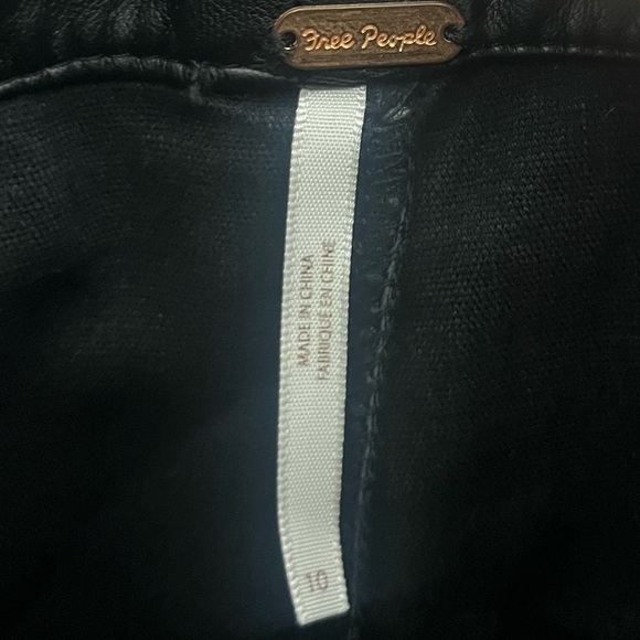 FREE PEOPLE BLACK VEGAN FAUX LEATHER PLEATED MICRO MINI SKORT SKIRT SZ 10 - Picture 6 of 10